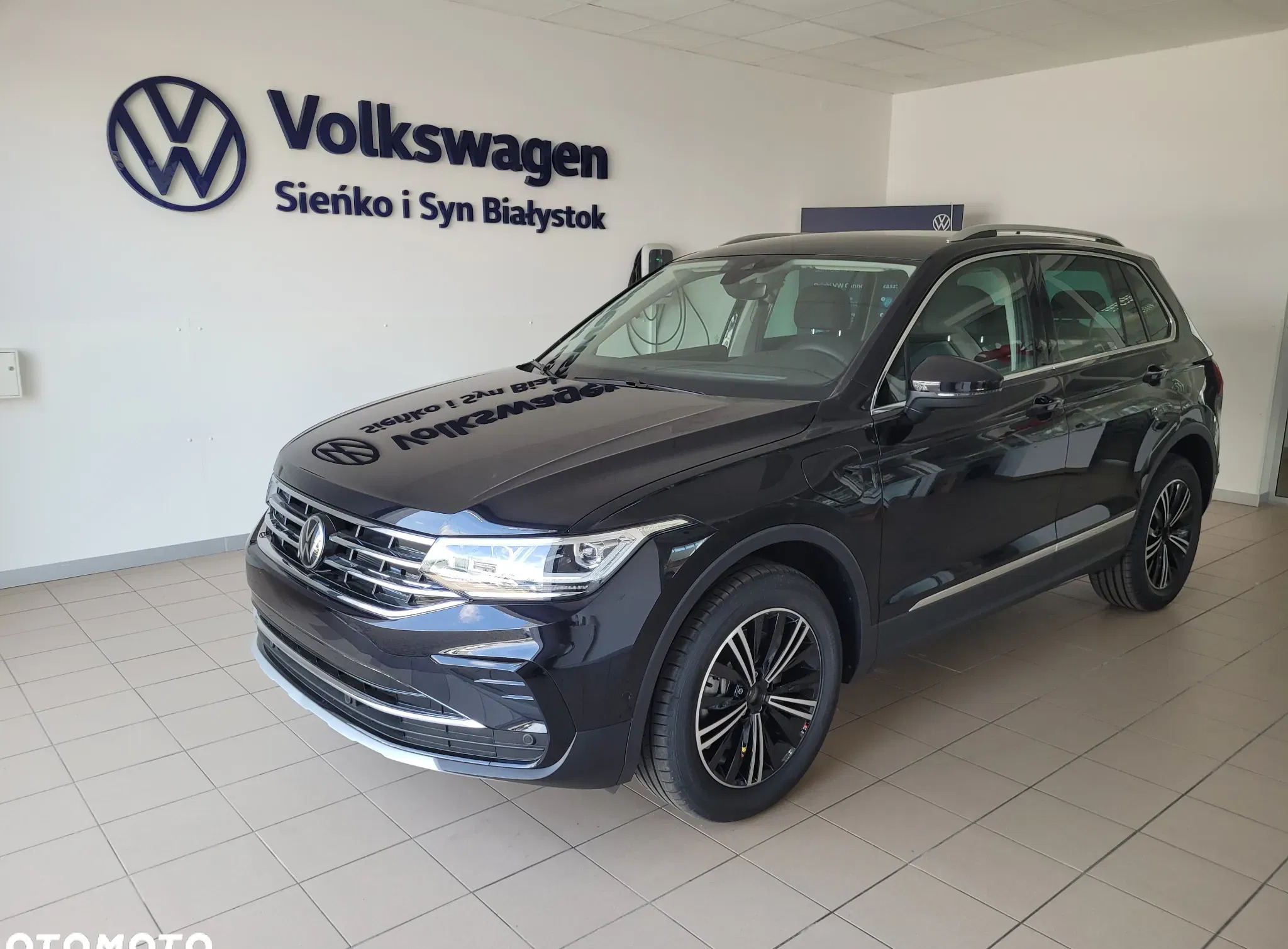 samochody osobowe Volkswagen Tiguan cena 179990 przebieg: 5, rok produkcji 2024 z Sławków